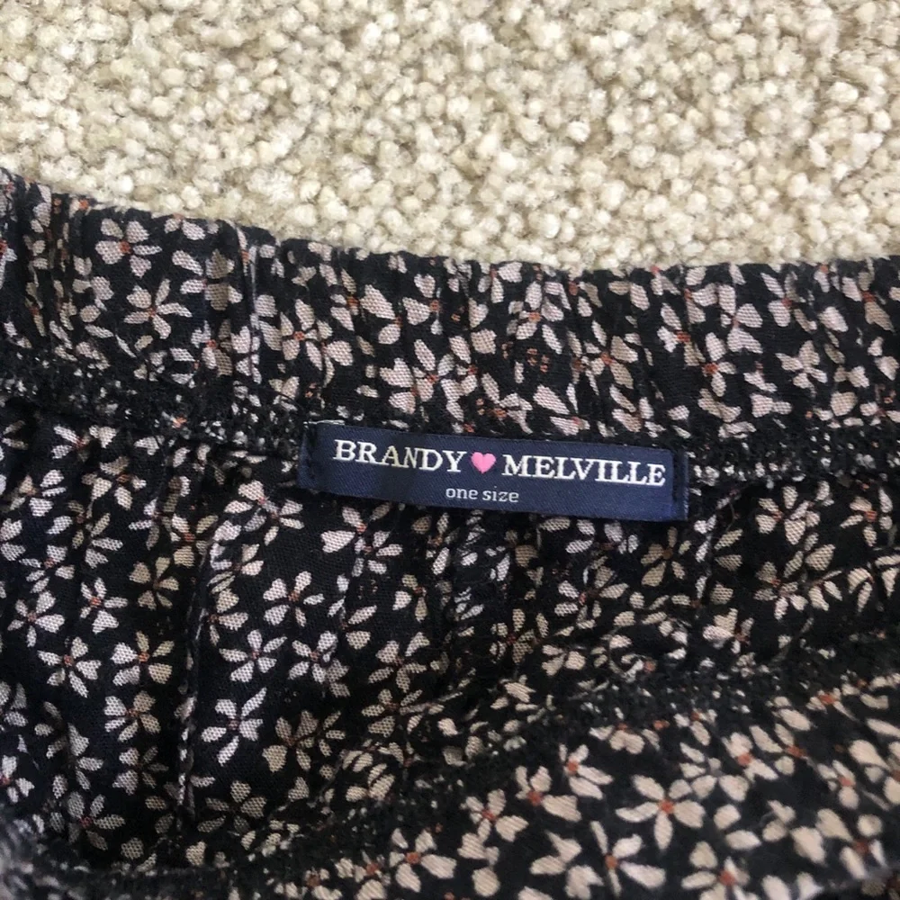 Brandy Melville Luma Skirt - Picture 3 of 4